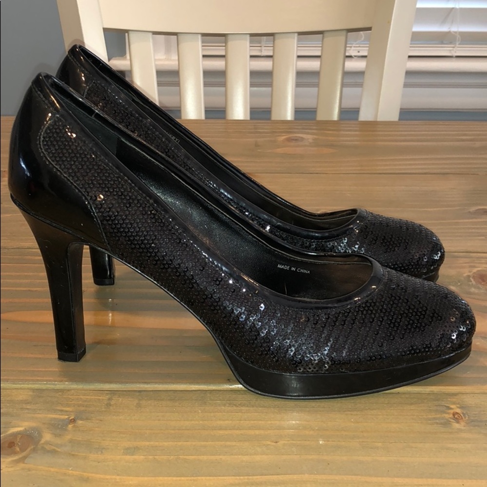 Like New Tahari Sequin Heels